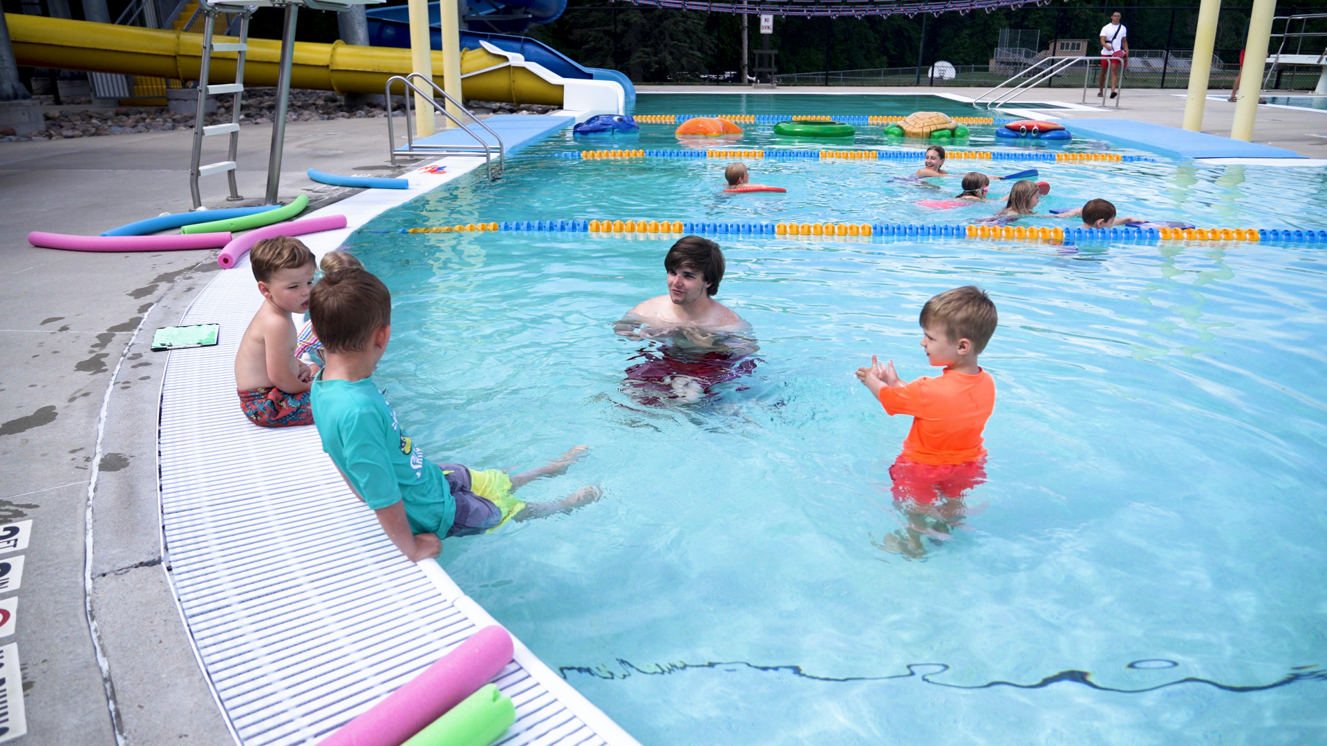 kids in swimming lessons at a pool